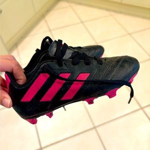 Adidas kids soccer cleats size 11k, lightly worn